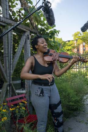 A pop-up concert featuring Mazz Swift and her “Poem for a Song That’s Yet to Come” at The Old Stone House, Park Slope, was part of this year’s Mostly Mozart Festival. Photo: © Richard Termine