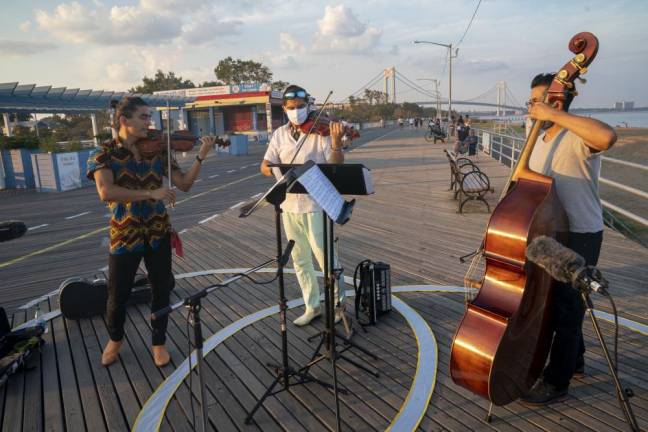 The Villalobos Brothers performed Mozart’s Violin Concerto No. 4 and other pieces at Franklin D. Roosevelt Boardwalk on Staten Island. Photo: © Richard Termine