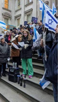 School teaacher Karen Bell reads at the “End Jew Hatred” demonstration at the Tweed Courthouse in downtown Manhattan where the Department of Education is headquartered on Jan. 31. Photo: Brian Berger