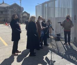 Center, left to right: Rep. Carolyn Maloney, Manhattan Borough President Gale Brewer, Reps. Jerrold Nadler and Nydia Velazquez. Photo: Abigail Gruskin