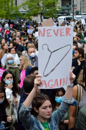 Foley Square quickly filled with thousands of people. Photo: Abigail Gruskin