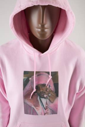 Harlem rapper Cam’ron wore pink mink to New York Fashion Week in 2003. Sweatshirt, featuring photo of Cam’ron wearing pink fur, circa 2003, anonymous donor. Photo: © The Museum at FIT