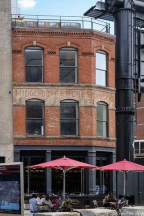The ghost of the Middendorf Rohrs grocers bldg built in 1887 on LIttle West 12th St. Photo: Klaus-Peter Statz