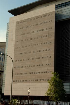 The text of the First Amendment on the facade of the Newseum in Washington, D.C. Photo: Mike Peel (www.mikepeel.net), via Wikimedia Commons