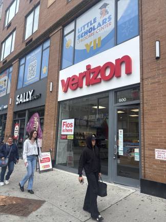 Pedestrians walk past the Verizon store at 600 Sixth Ave. in Chelsea that a man attempted to rob on Aug. 31 and is now wanted for double homicide in Queens.