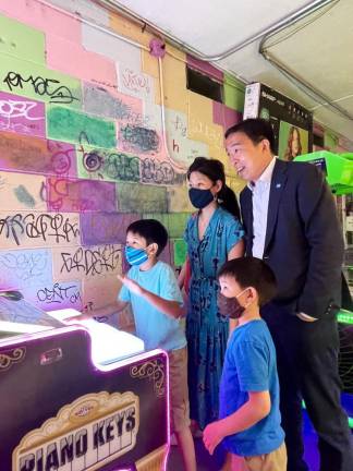 Andrew Yang at the Chinatown Arcade with his family. Photo via Andrew Yang on Twitter