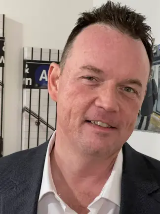 Dominick Romeo, dubbed the “Activist Superintendent” for representing his fellow supers in fights with City Hall, is mounting an independent bid for City Council against incumbent Erik Bottcher.