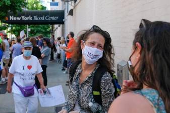 NYC Comptroller candidate Terri Liftin (center) at the Blood Center rally on the Upper East Side. Photo courtesy of Terri Liftin