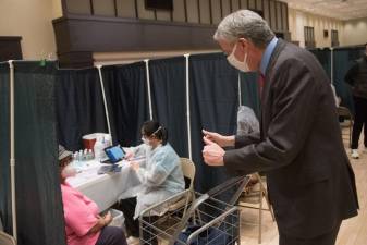 Mayor Bill de Blasio tours and deliver remarks to celebrate the opening of a vaccination site in Co-Op City in the Bronx on Saturday, March 6, 2021. Photo: Michael Appleton/Mayoral Photography Office