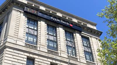 Months after the old time-and-temperature display stopped working, Apple Bank unveiled a brand new display at an April 28 ribbon cutting, which also celebrated the bank’s 162nd anniversary.