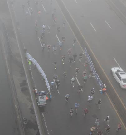 Runners as seen from the Manhattan Bridge.