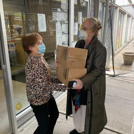 Brewer delivering masks at New Jewish Home.