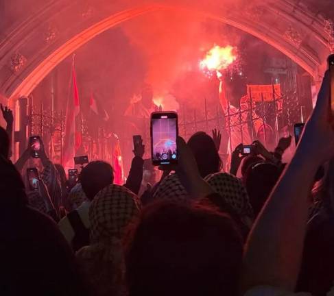 Demonstrators use flares near the City College pro-Palestinian encampment shortly before the camp was cleared by the NYPD, April 30, 2024. Ohoto: Melanie Marich/NYCity News Service
