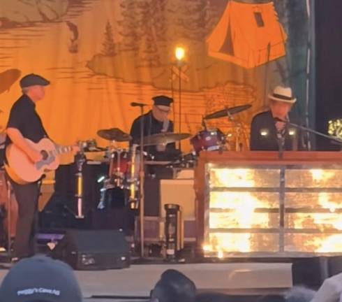 Bob Dylan joins Willie Nelson, Lucinda Williams, Wilco, and Waylon Payne at Jones Beach Theater for the Outlaw Music Festival