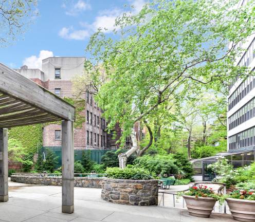 The New Jewish Home’s garden.