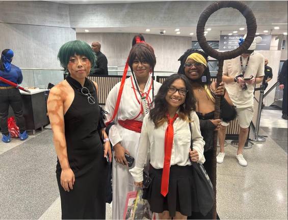 Cosplayers psoing, with the far left attendee portraying Maki Zenin from “Jujutsu Kaisen.”