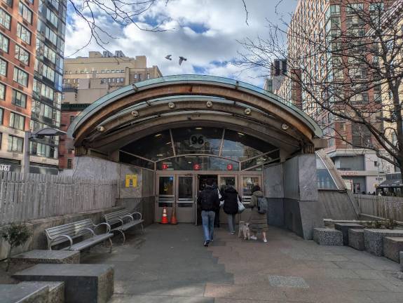 Entering the subway station at West 96th Street: beware!