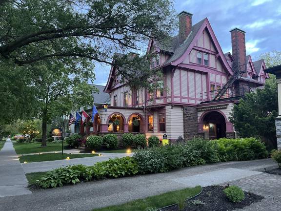 InnBuffalo in Elmwood Village is the non-branded lodging answer as to where to stay, located on a quiet street in a residential neighborhood. Nicely appointed rooms, a healthy continental breakfast, snacks all day, and spaces both inside and out make for a pleasant Buffalo vacation. As far as street traffic, you are more likely to see a cat or even a rabbit than motor vehicles on the street.