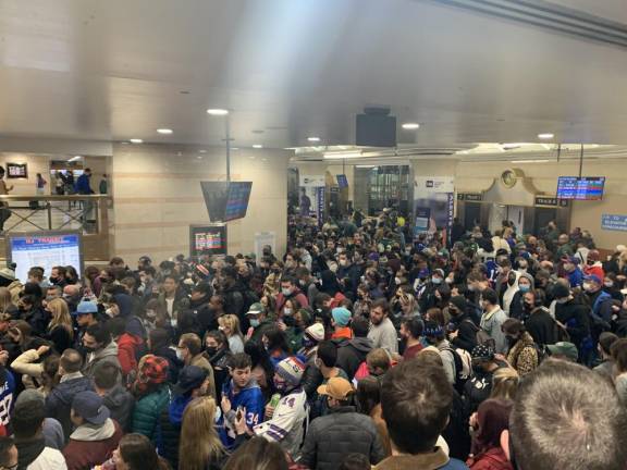 Rush hour at NJ Transit concourse at Penn Station. Photo: Agha Haider Raza