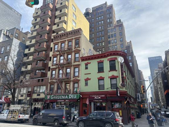 Some early plans also said that Penn Station’s footprint proposed expanding to the south into block 780. Taht would mean that the block that stretches between 7th and 8th Avenues. and 31st to 30th Streets would have to be knocked down.