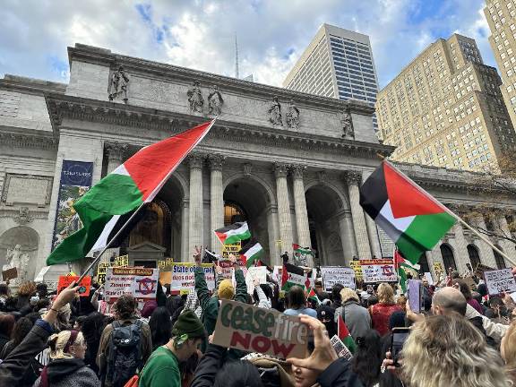 Protestors rallying in support of Palestine in front of Midtowns New York Public Library.