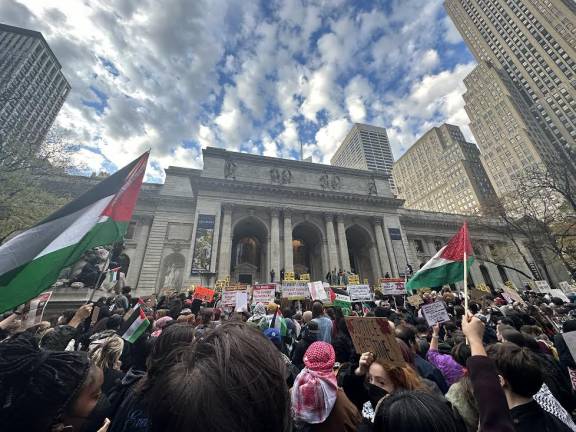 People protesting for Palestine, chanting in unison “Gaza, Gaza, do not cry.”