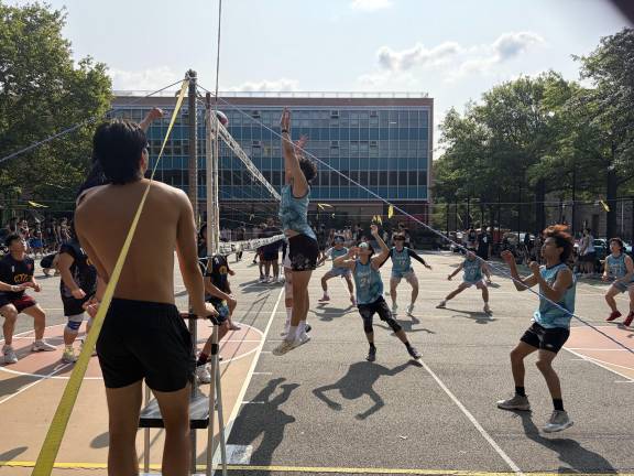 Chinese 9-Man Volleyball thrills Sol Lain Park.