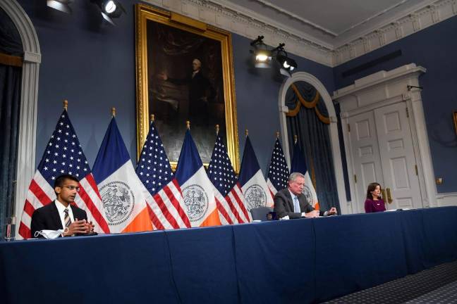 Health commissioner Dr. Dave Chokshi (left) with Mayor Bill de Blasio and Governor Hochul at a press conference to update New Yorkers on the Omicron variant on Thursday, December 2, 2021. Photo: Ed Reed/Mayoral Photography Office.