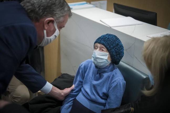Mayor Bill de Blasio tours a vaccination site designated to serve survivors of the Holocaust at Ezra Medical Center, Brooklyn on March 14, 2021. Photo: Ed Reed/Mayoral Photography Office.