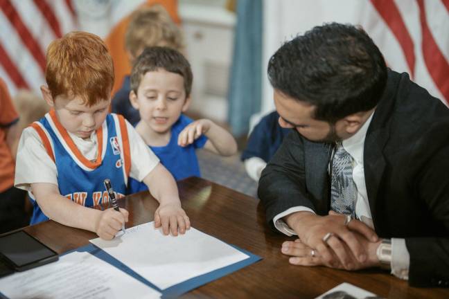 Along with Mamdani signing the order, the mayor invited kids to stamp their handprint and draw on the executive order during a press conference June 1. (Credit: NYC Mayor)