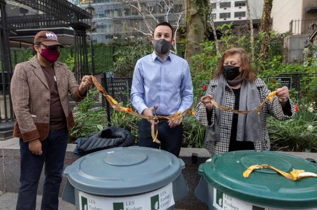 Banana peel string-cutting at the event. Photo: John McCarten