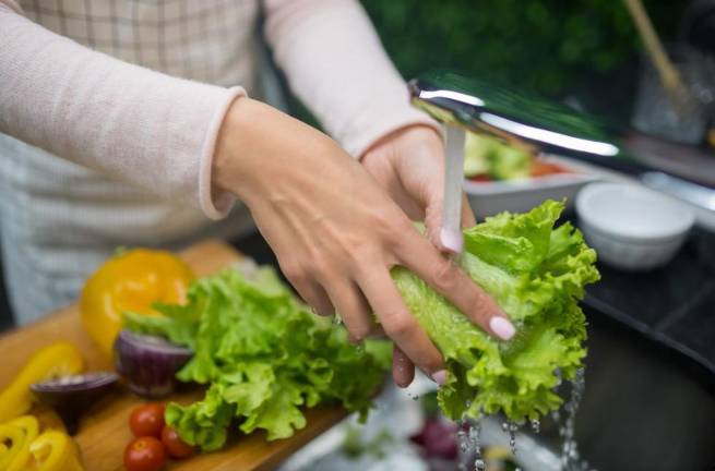 The rising number of cases of cyclosporiasis in the United States has prompled some to start avoiding lettuce, even though the FDA now says a report last week blaming the outbreak on Taylor Farms lettuce from Mexico was a false positive.