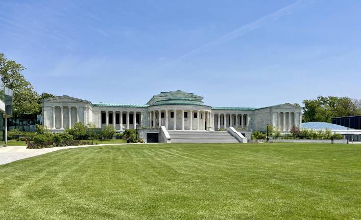 The AKG Gallery, comprising a campus of three buildings within Delaware Park, is a world-class art museum. The neoclassical Wilmers building, finished in 1905, offers the best of both painting and sculpture from Europe and North America. It is a great place to go in inclement weather, and all three buildings are connected so visitors don’t have to go outside.