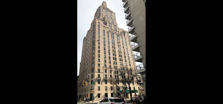 One Fifth Avenue (1927) displays classic tiered set-backs.