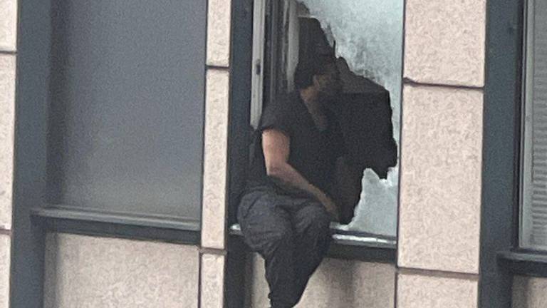 A suicidal man who was wanted by the FBI broke the window of his high rise apartment on West 56th after the FBI radie it and was dangling from the 31st floor before being rescued by an elite NYPD ESU team. Photo: Twitter@ImMeme)